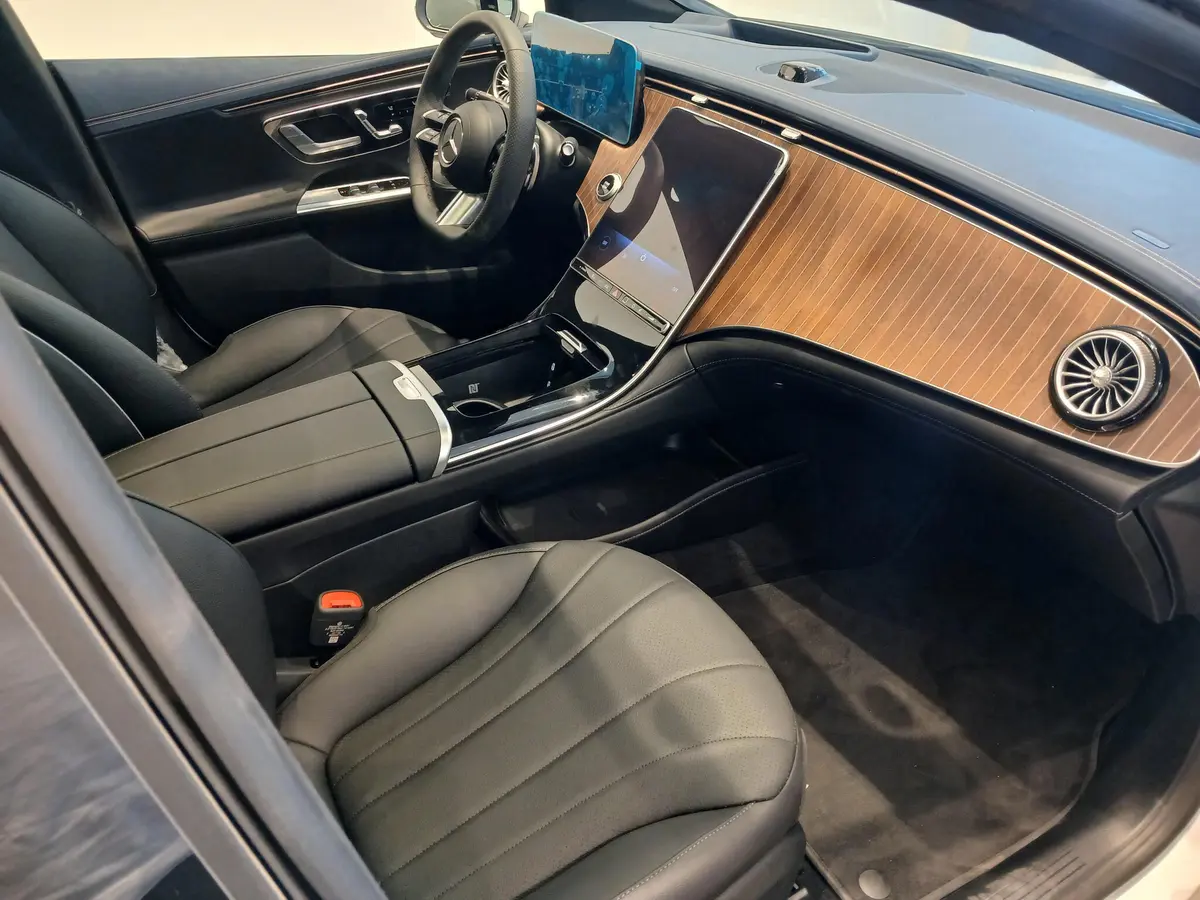 بنز،  EQE Sedan