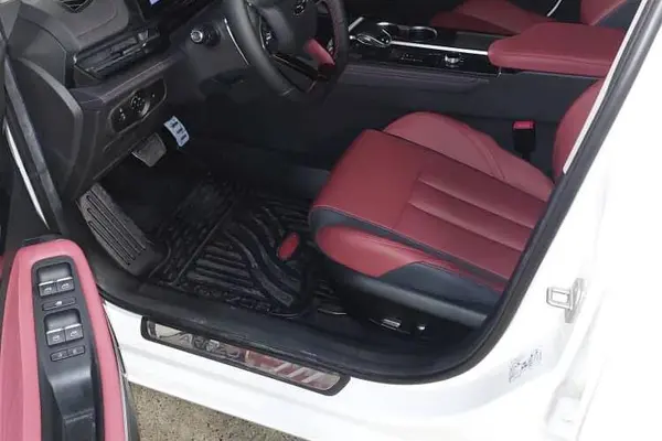 فونیکس، آریزو 6 جی تی (Z6 GT)