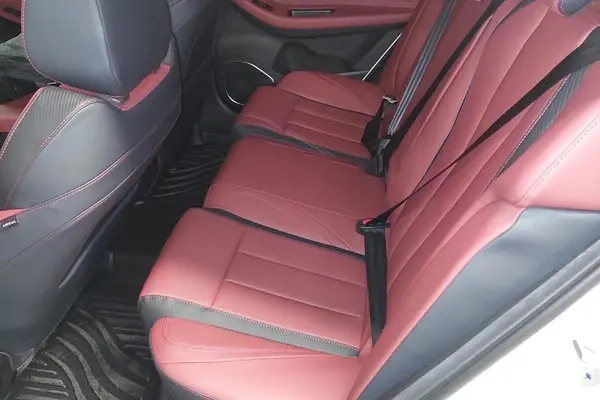 فونیکس، آریزو 6 جی تی (Z6 GT)