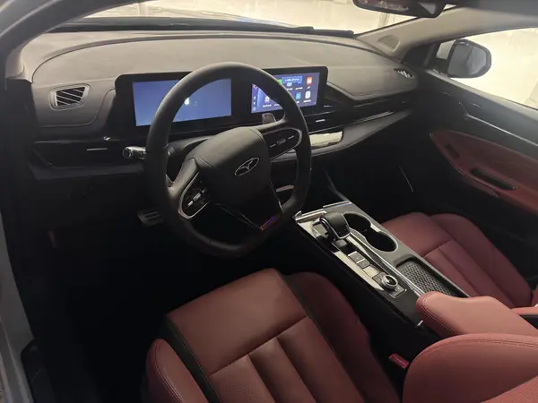 فونیکس، آریزو 6 جی تی (Z6 GT)