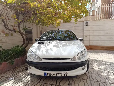 پژو، 206