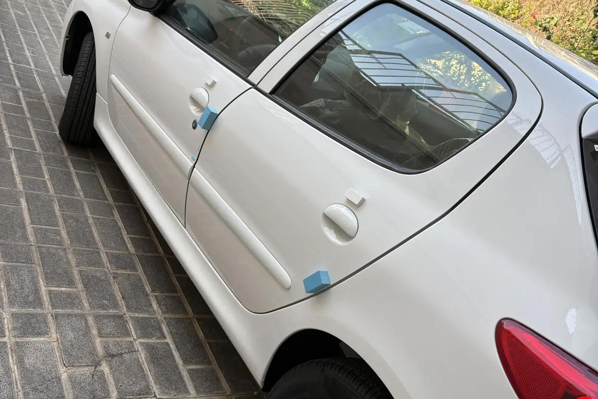 پژو،  207