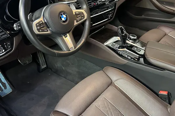 ب ام و، سری 5 سدان