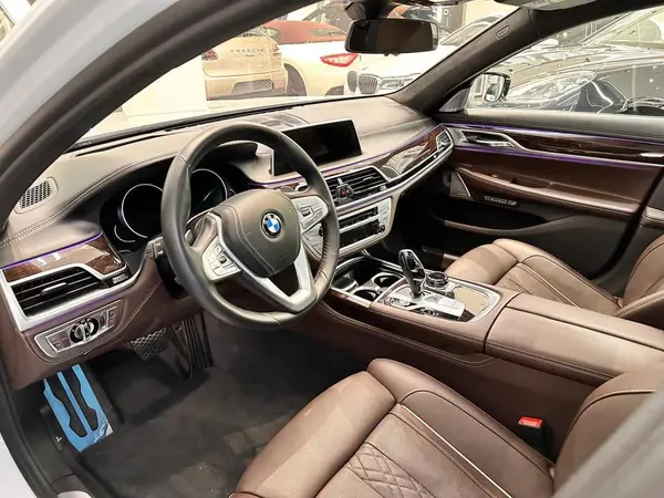 ب ام و، سری 7