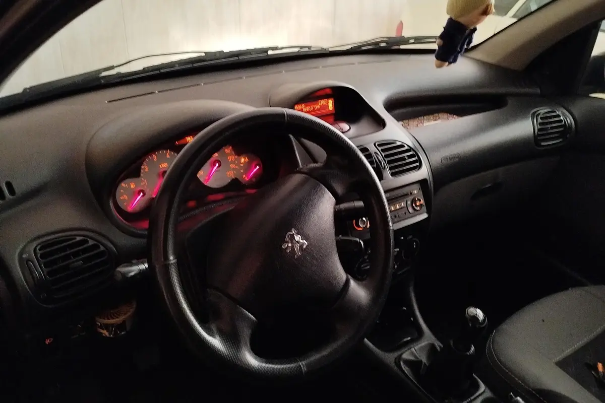 پژو،  206