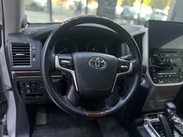 تویوتا، لندکروز چهار در