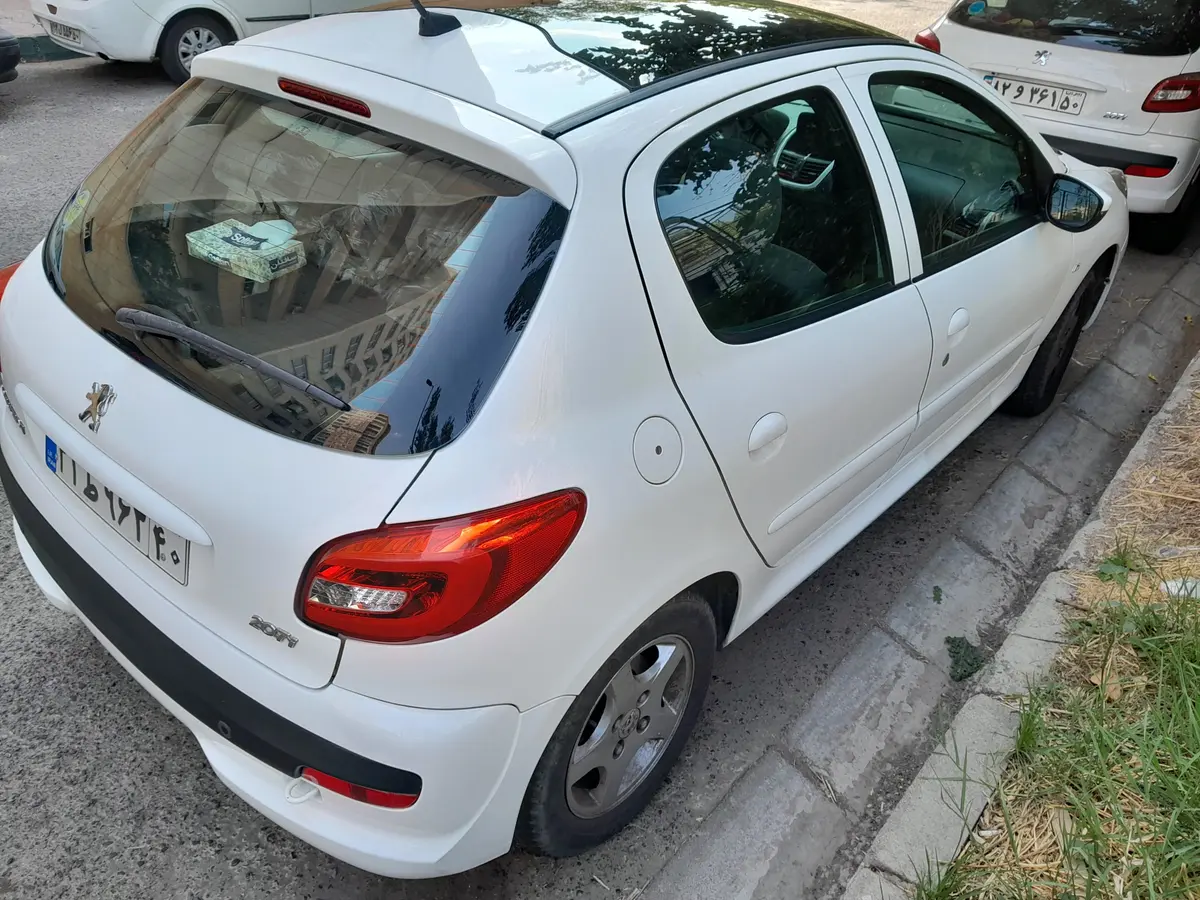پژو،  207