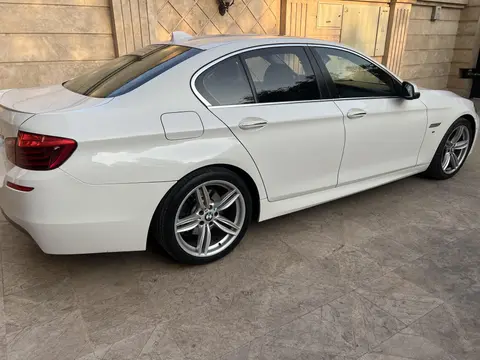 ب ام و، سری 5 سدان