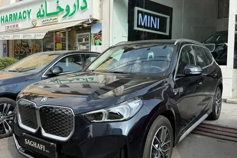 ب ام و، iX1