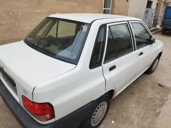 پراید، صندوق دار