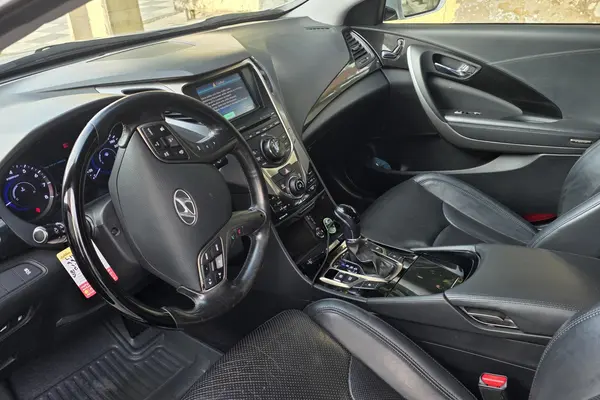 هیوندای، آزرا (گرنجور)