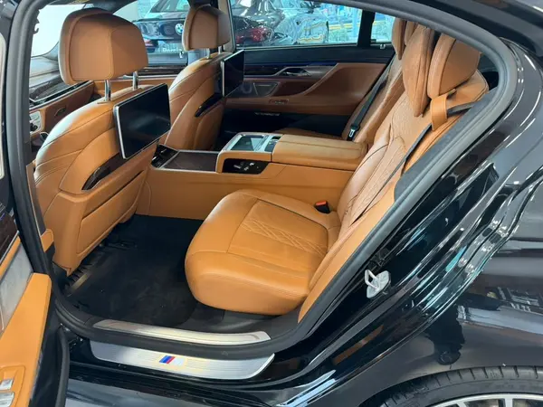 ب ام و، سری 7