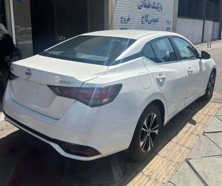 نیسان،  سیلفی