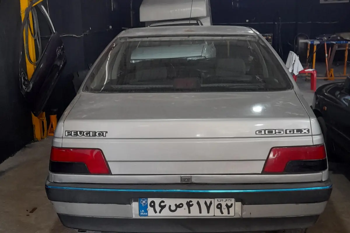 پژو،  405