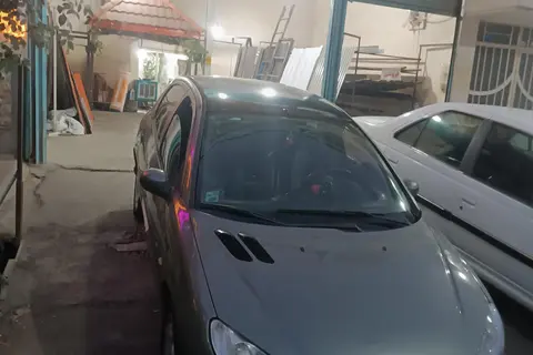 پژو، 206