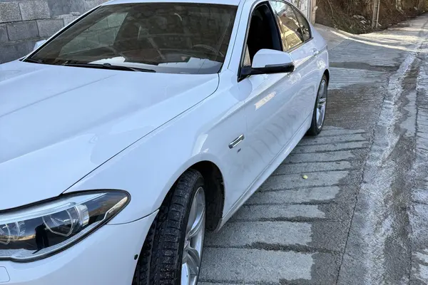 ب ام و، سری 5 سدان