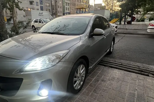 مزدا، 3 نیو صندوق دار