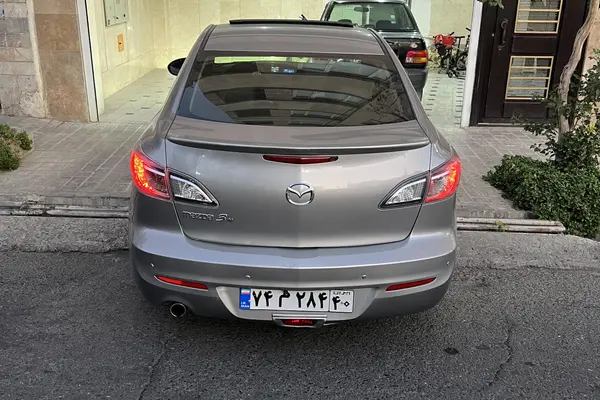 مزدا، 3 نیو صندوق دار