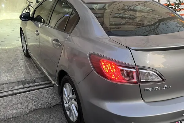 مزدا، 3 نیو صندوق دار