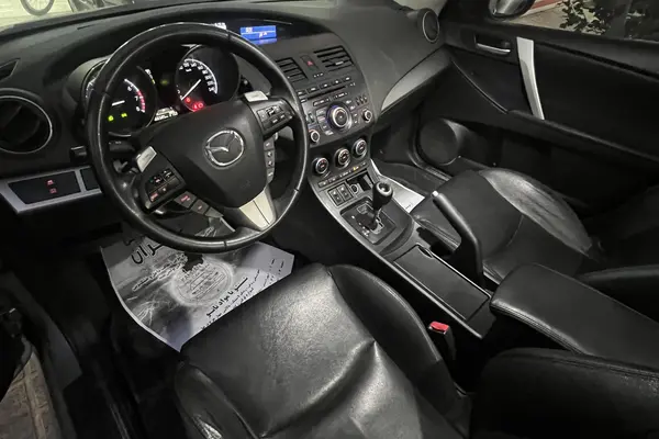 مزدا، 3 نیو صندوق دار