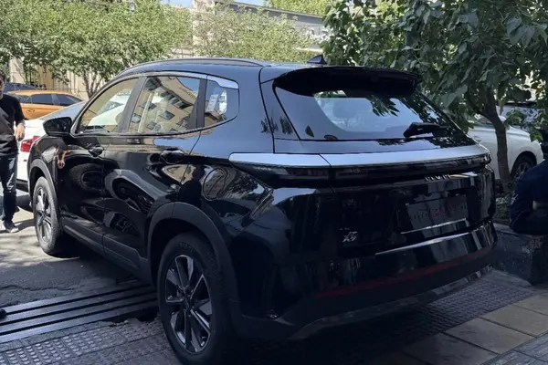 ام وی ام  X77