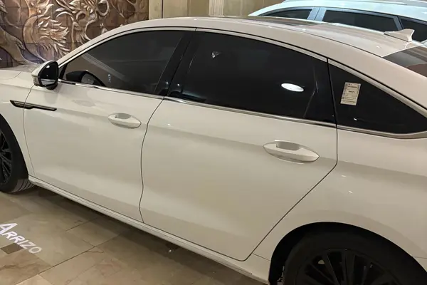فونیکس  آریزو 8 (Z8)