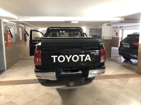 تویوتا، هایلوکس دو کابین