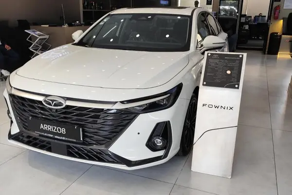 فونیکس، آریزو 8 (Z8)