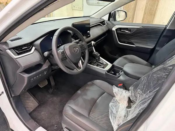 تویوتا، راوفور هیبرید