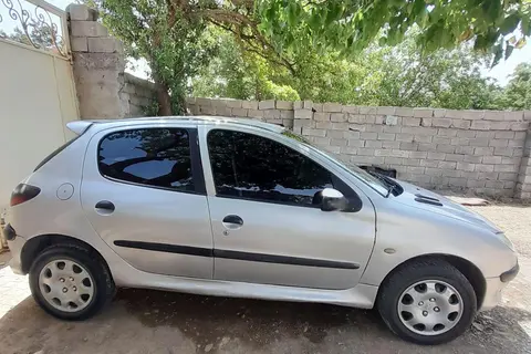 پژو، 206