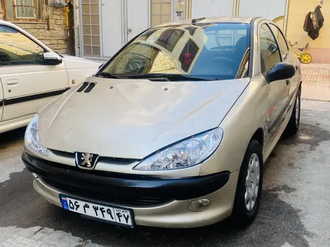 پژو، 206