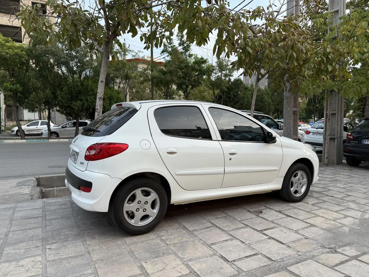 پژو،  207