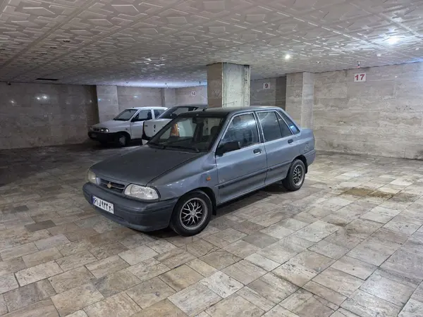 پراید، صندوق دار