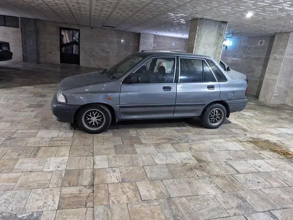 پراید، صندوق دار