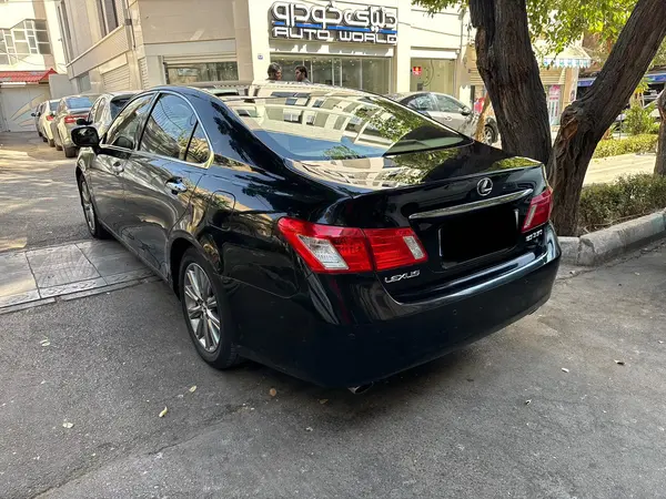 لکسوس، ES