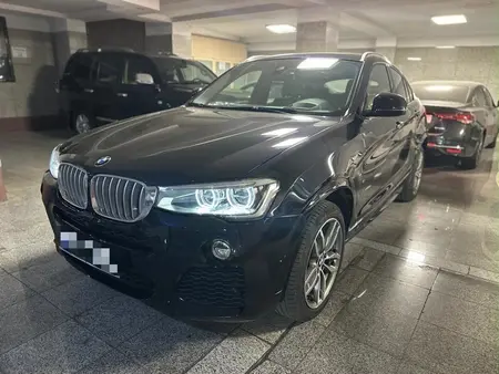 ب ام و X4