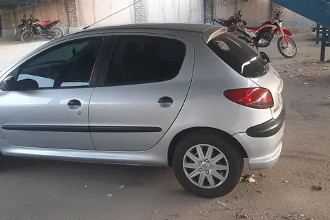 پژو، 206