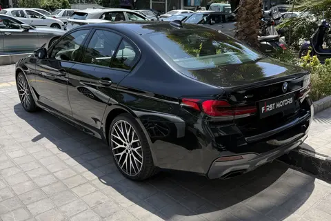 ب ام و، سری 5 سدان