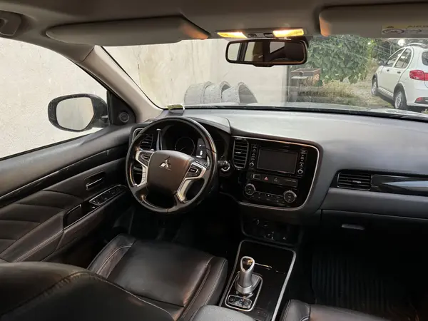 میتسوبیشی  اوتلندر PHEV