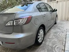 مزدا، 3 نیو صندوق دار