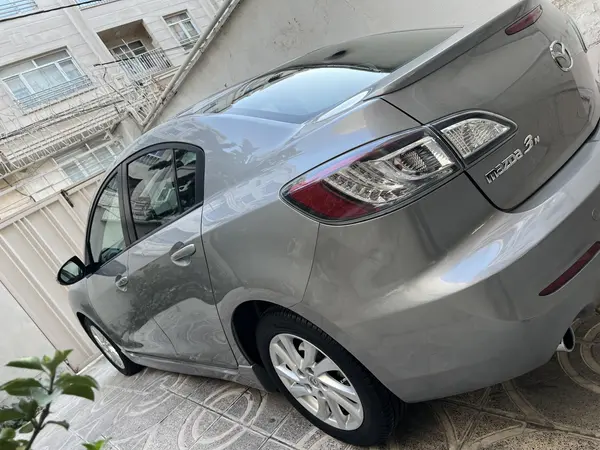 مزدا، 3 نیو صندوق دار