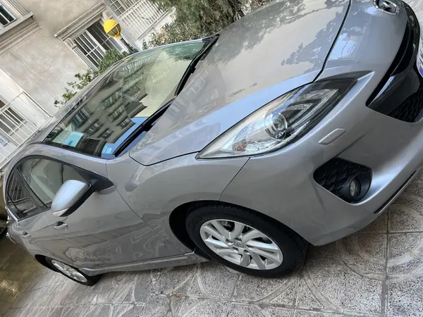 مزدا، 3 نیو صندوق دار