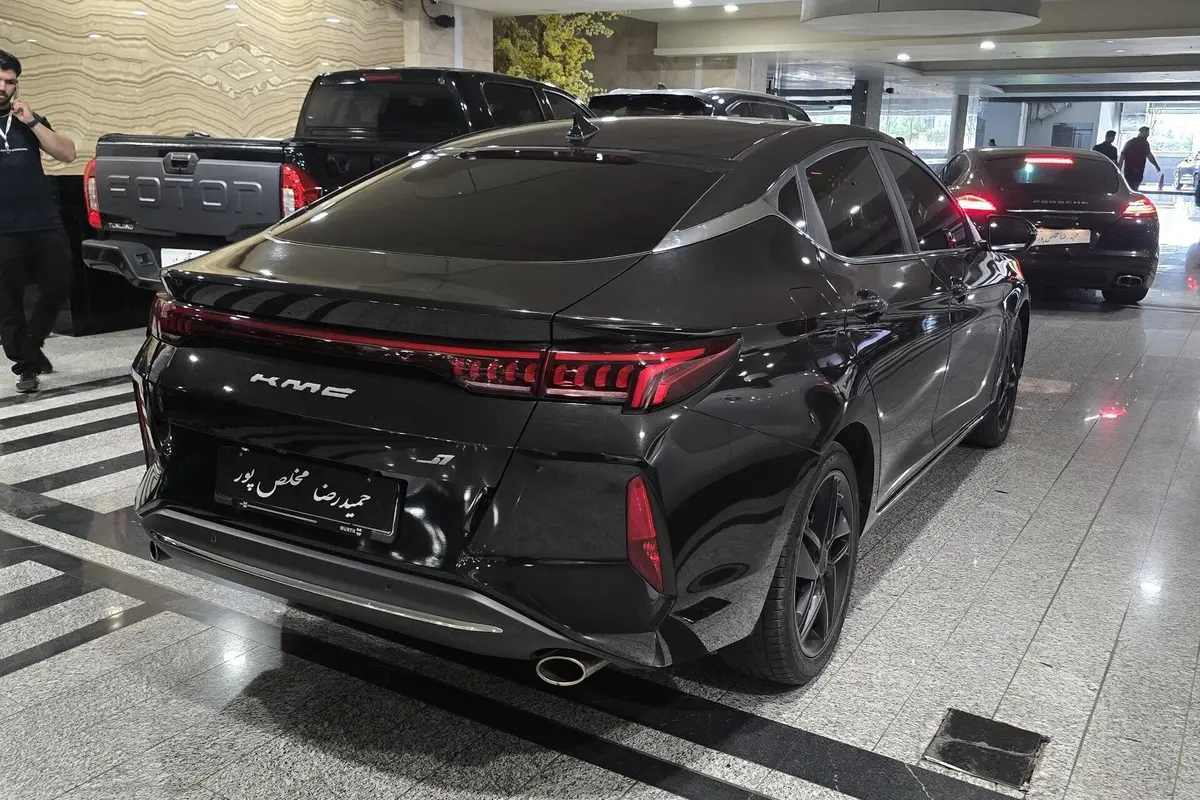 کی ام سی،  J7