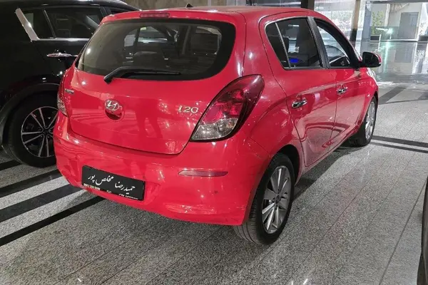 هیوندای  i20