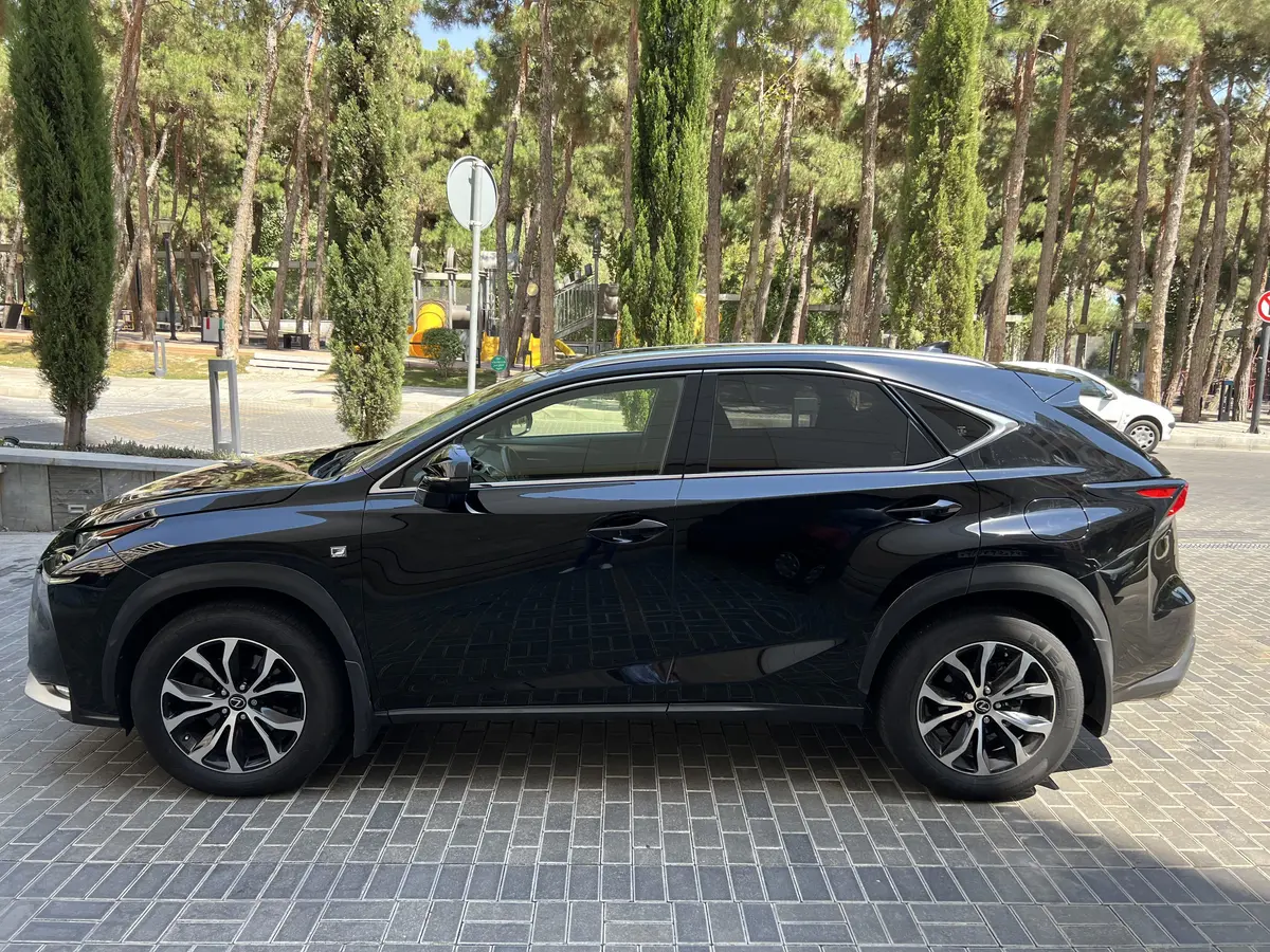 لکسوس،  NX
