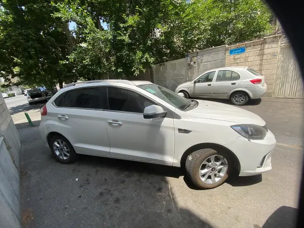 ام وی ام  315هاچ بک