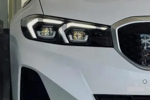 ب ام و، i3