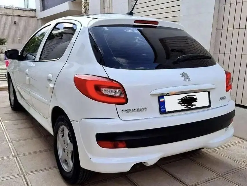 پژو،  207