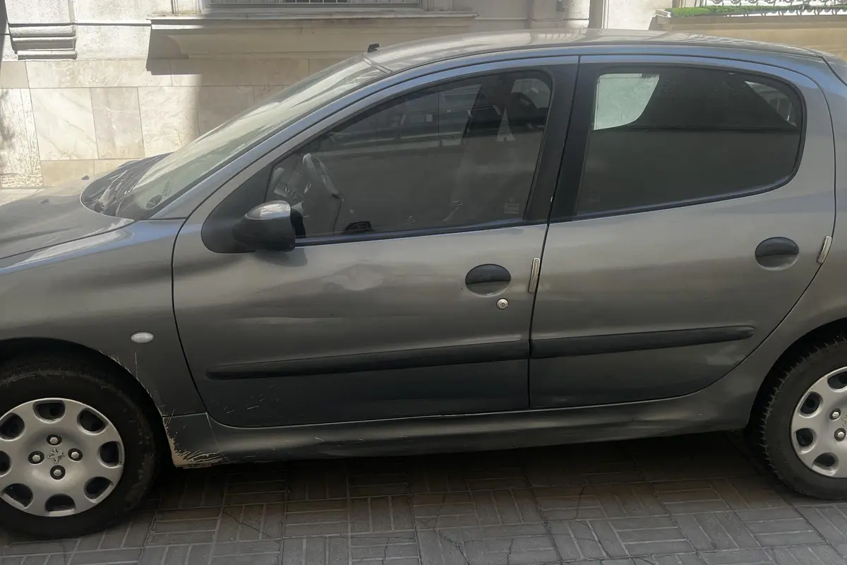 پژو،  206