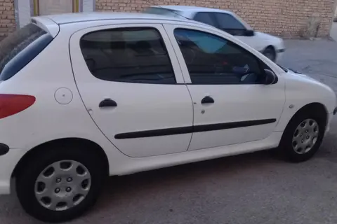 پژو، 206